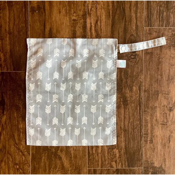 Bumkins Wet Bag: Arrow - Picture 2 of 4